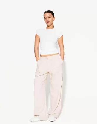 Linen blend pants with an elastic waistband
