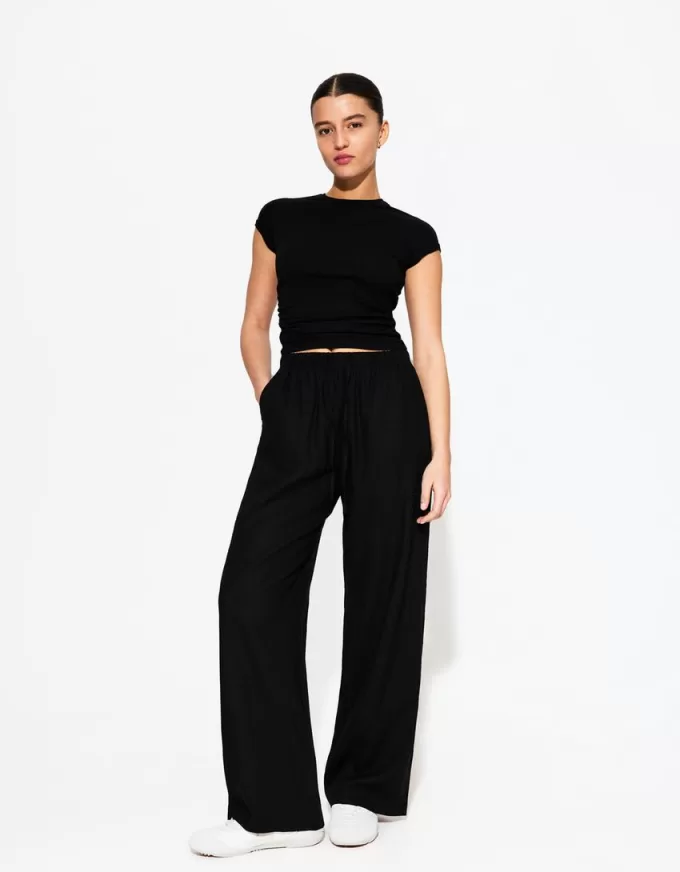 Linen blend pants with an elastic waistband Linen blend pants with an elastic waistband