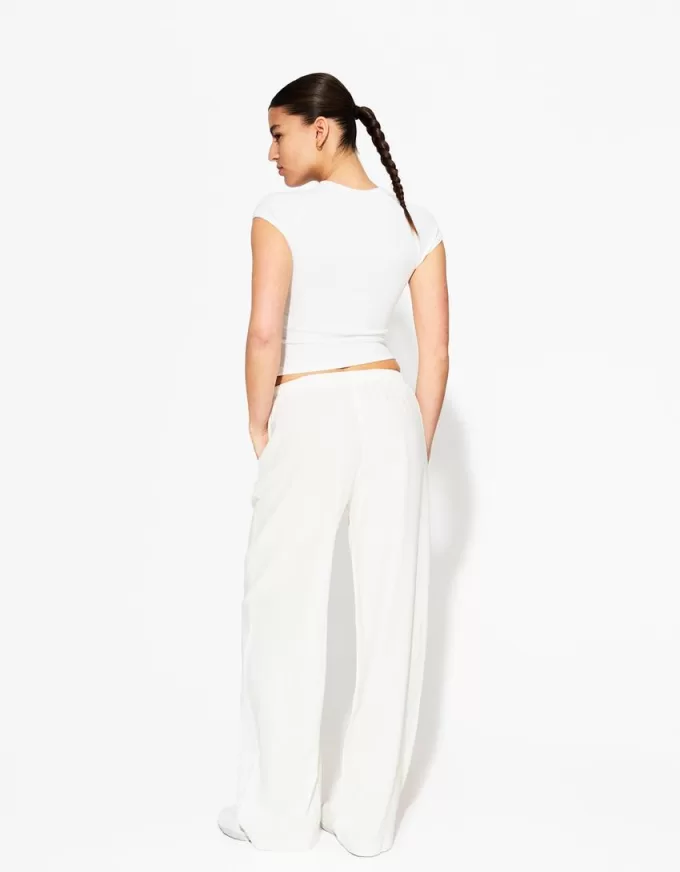 Linen blend pants with an elastic waistband Linen blend pants with an elastic waistband