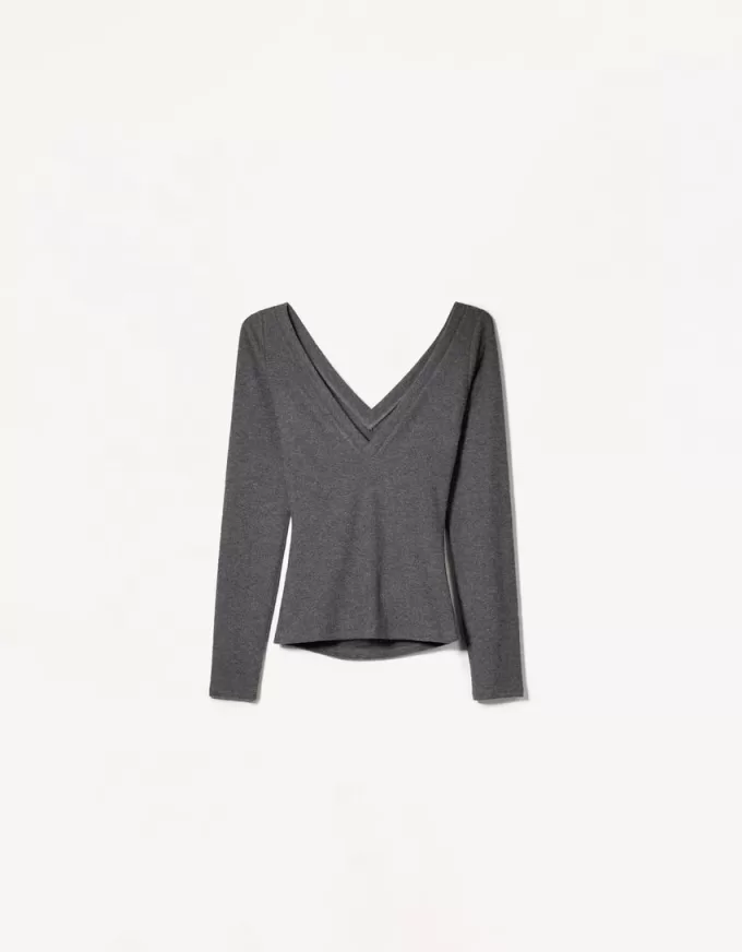 Long sleeve T-shirt with a gathered V-neck Long sleeve T-shirt with a gathered V-neck