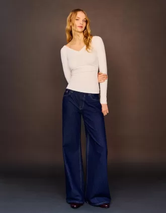 Long sleeve T-shirt with a gathered V-neck