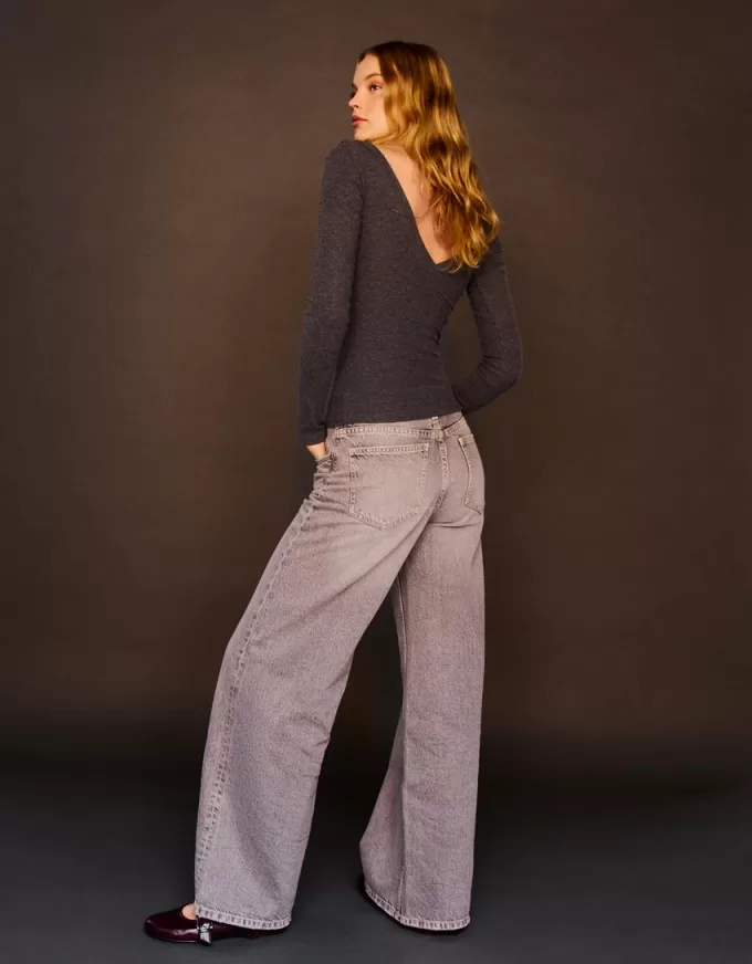 Long sleeve T-shirt with a gathered V-neck Long sleeve T-shirt with a gathered V-neck