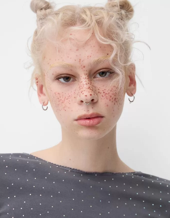 Long sleeve T-shirt with all-over rhinestones Long sleeve T-shirt with all-over rhinestones