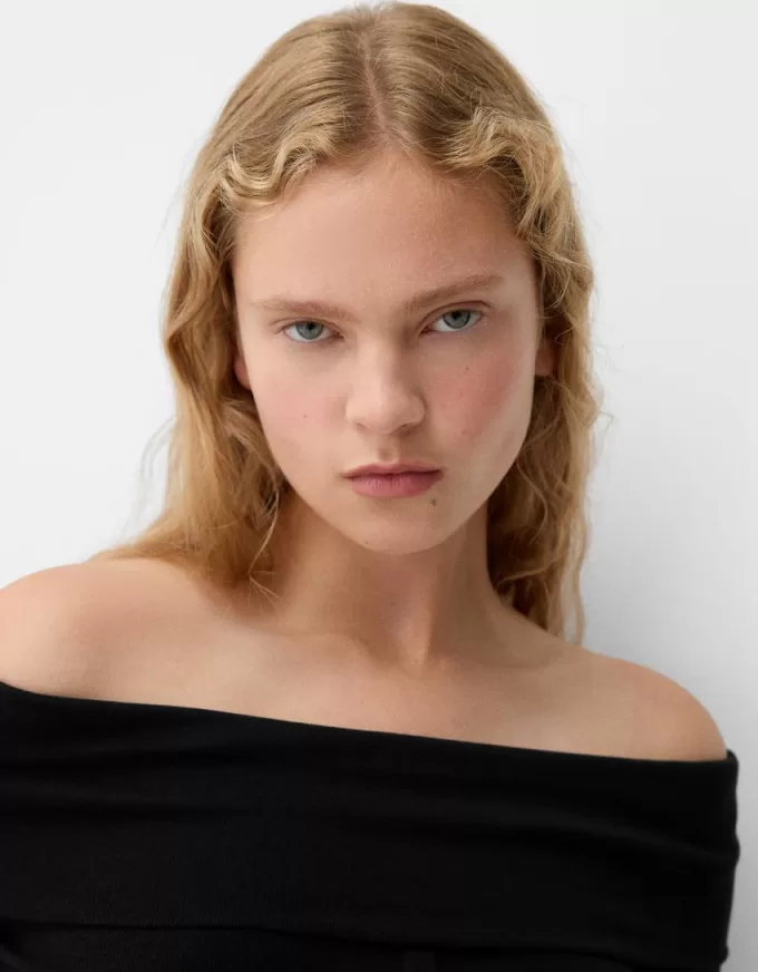 Long sleeve T-shirt with buttons Long sleeve T-shirt with buttons