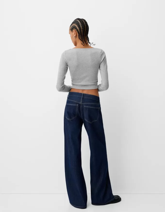 Long sleeve T-shirt with gathered sides Long sleeve T-shirt with gathered sides