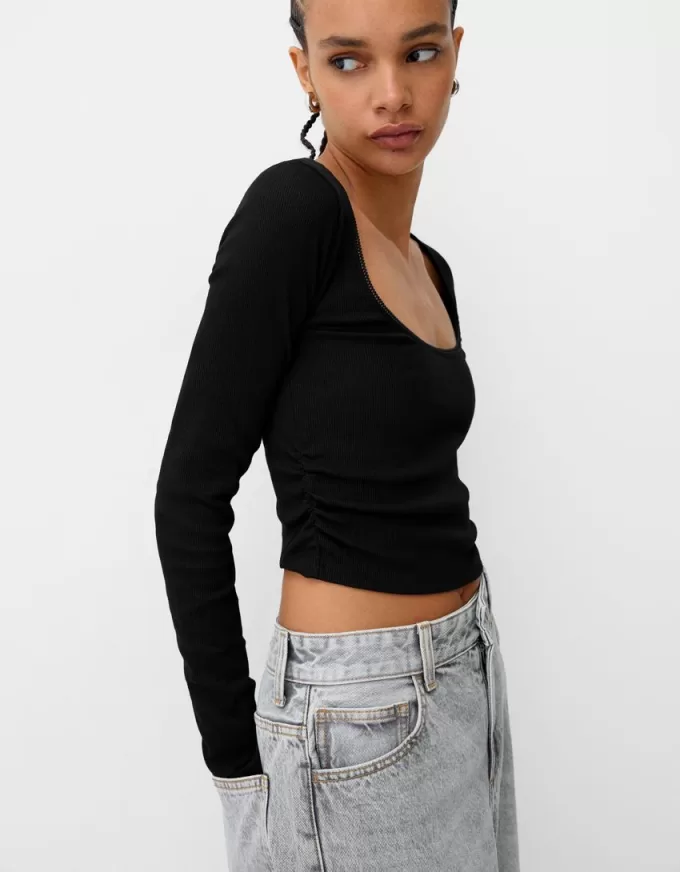 Long sleeve T-shirt with gathered sides Long sleeve T-shirt with gathered sides