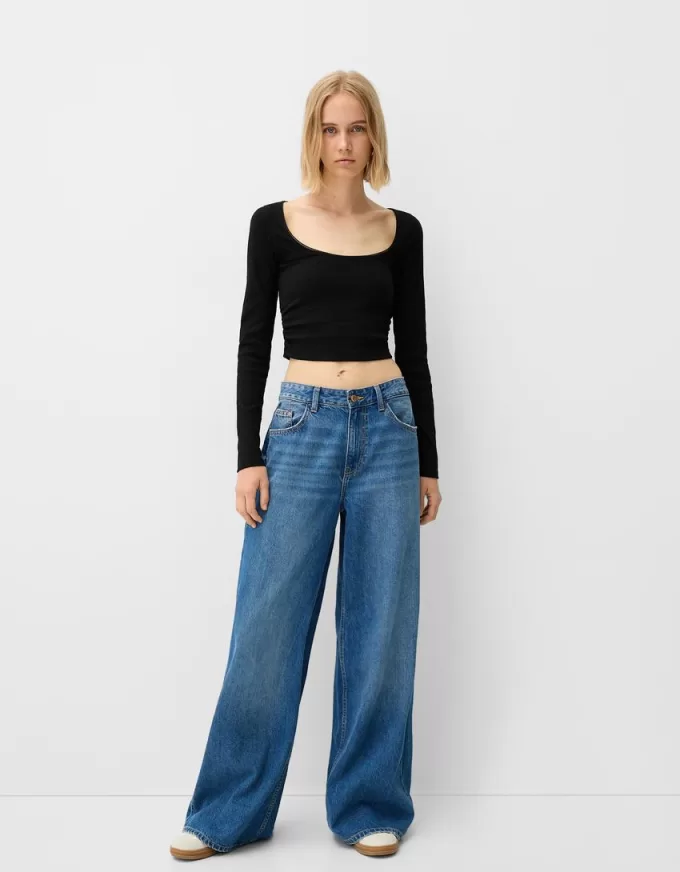 Long sleeve T-shirt with gathered sides Long sleeve T-shirt with gathered sides