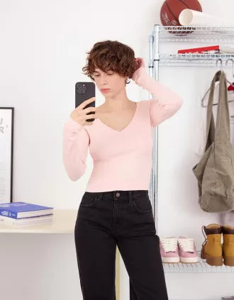 Long sleeve V-neck T-shirt