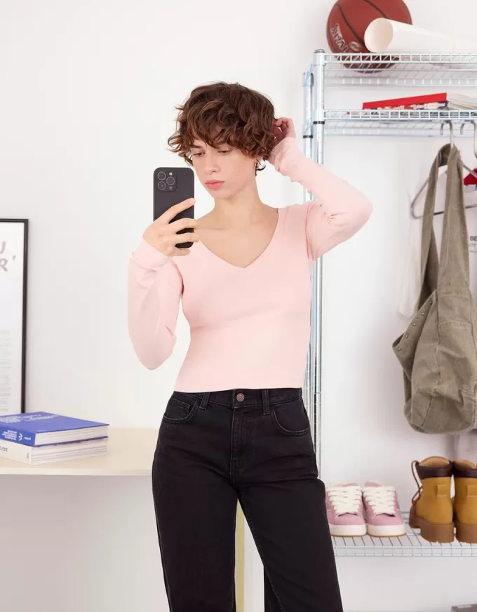 Long sleeve V-neck T-shirt Long sleeve V-neck T-shirt