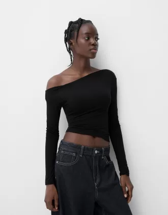 Long sleeve asymmetric T-shirt