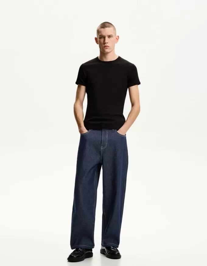 Loose-fit baggy jeans Loose-fit baggy jeans