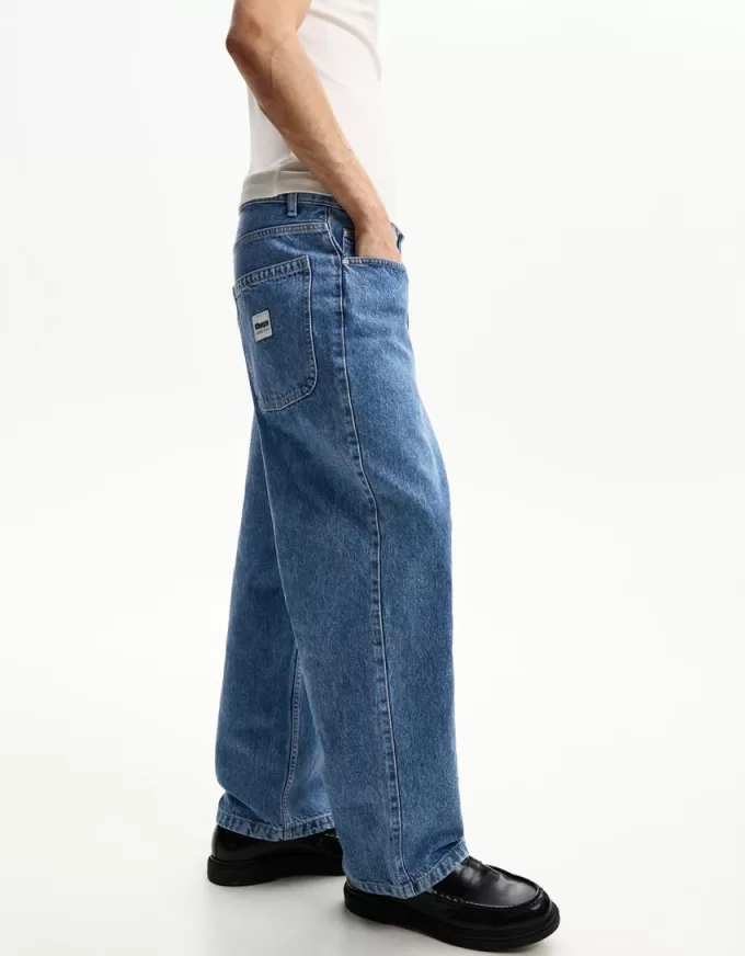 Loose-fit baggy jeans Loose-fit baggy jeans