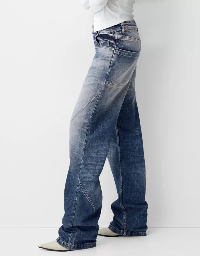 Loose-fit baggy jeans Loose-fit baggy jeans