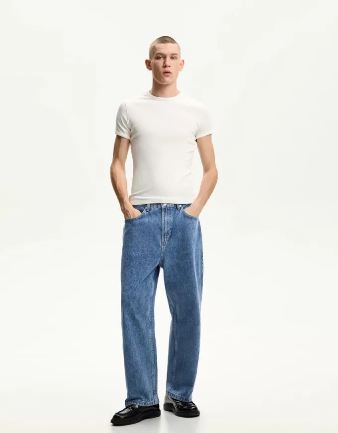 Loose-fit baggy jeans Loose-fit baggy jeans