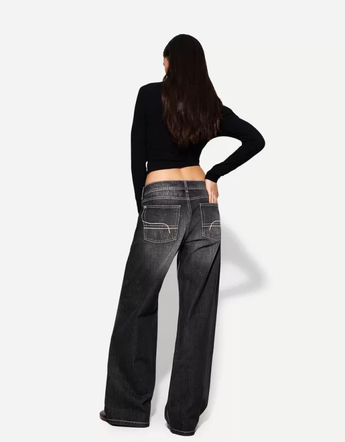 Low-rise baggy jeans Low-rise baggy jeans