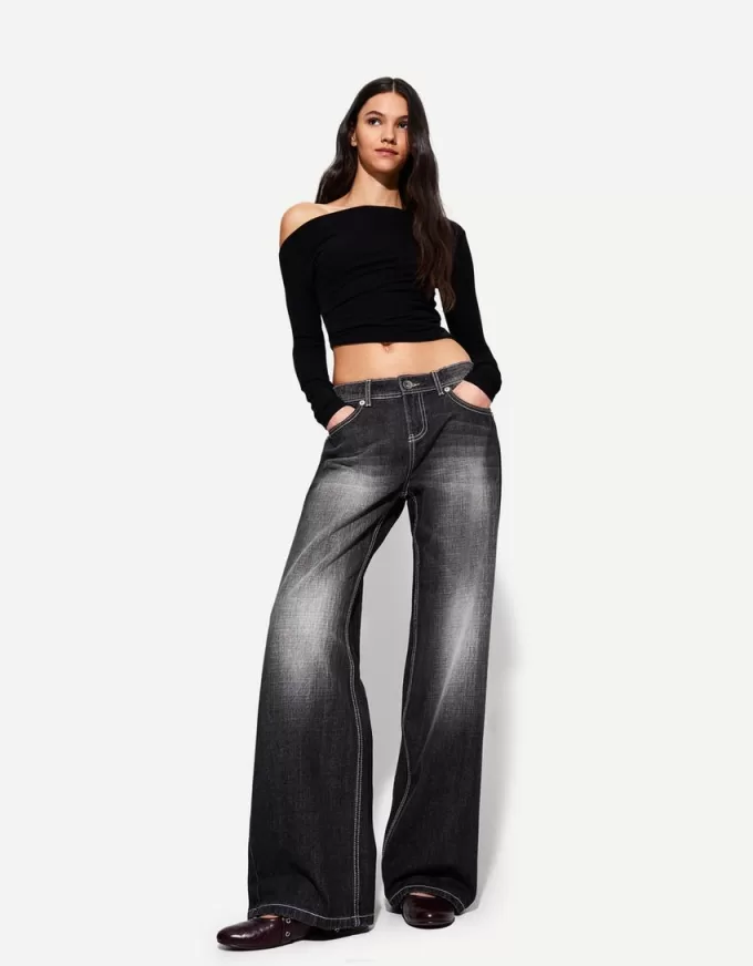 Low-rise baggy jeans Low-rise baggy jeans