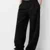 Low-rise baggy pants Low-rise baggy pants