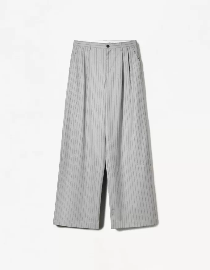 Low-rise baggy pants Low-rise baggy pants