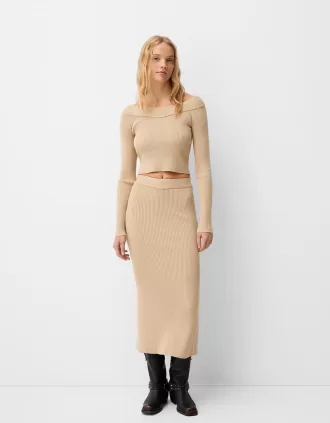 Midi skirt with a slit