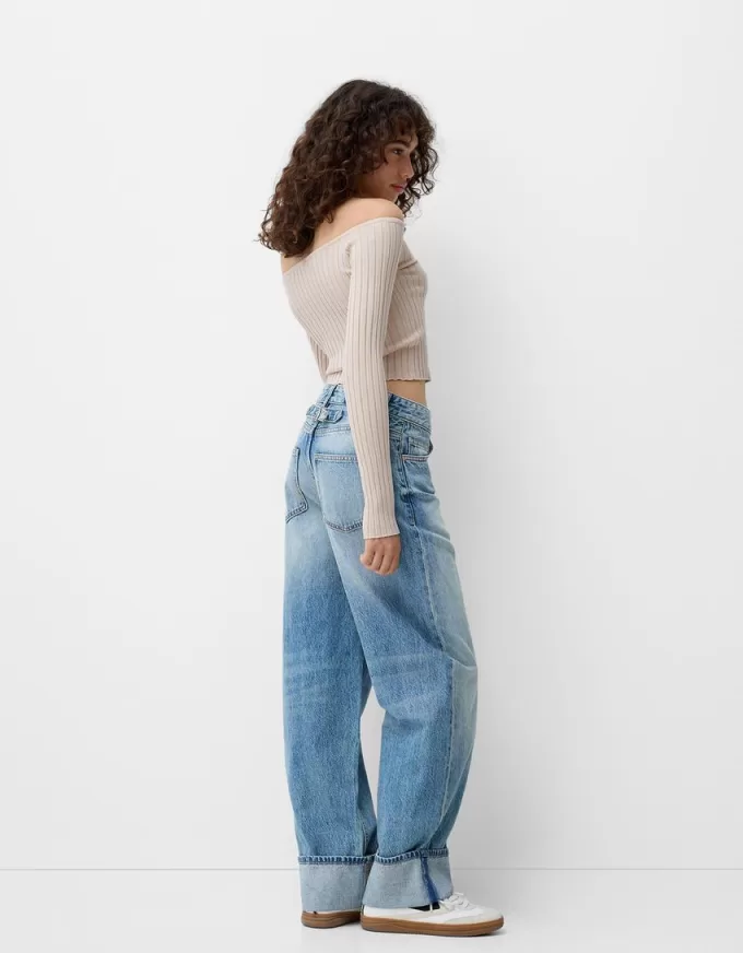 Open buttoned sweater with Bardot neckline Open buttoned sweater with Bardot neckline