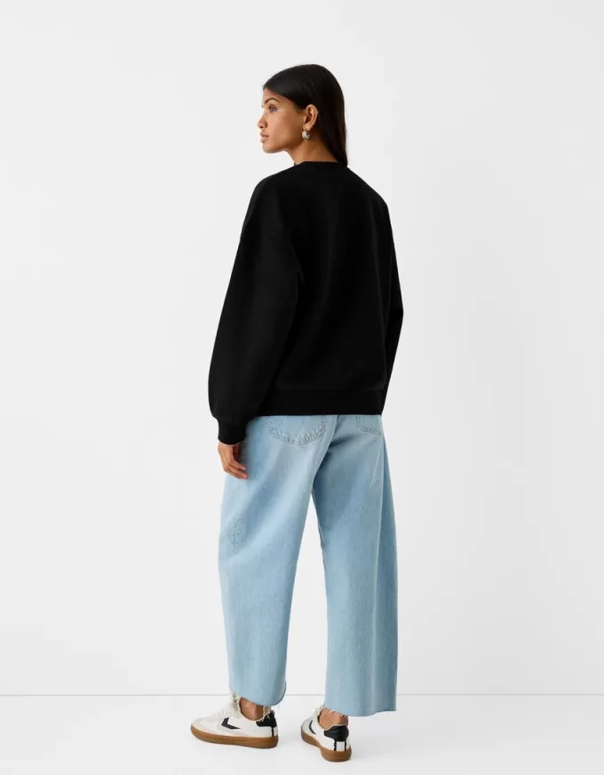 Oversize sweatshirt with side pockets Oversize sweatshirt with side pockets