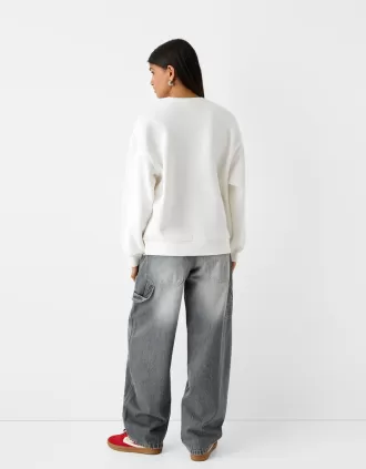 Oversize sweatshirt with side pockets
