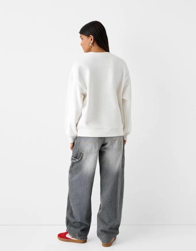 Oversize sweatshirt with side pockets Oversize sweatshirt with side pockets