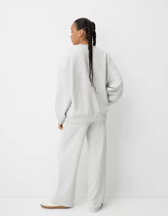 Oversize sweatshirt with side pockets