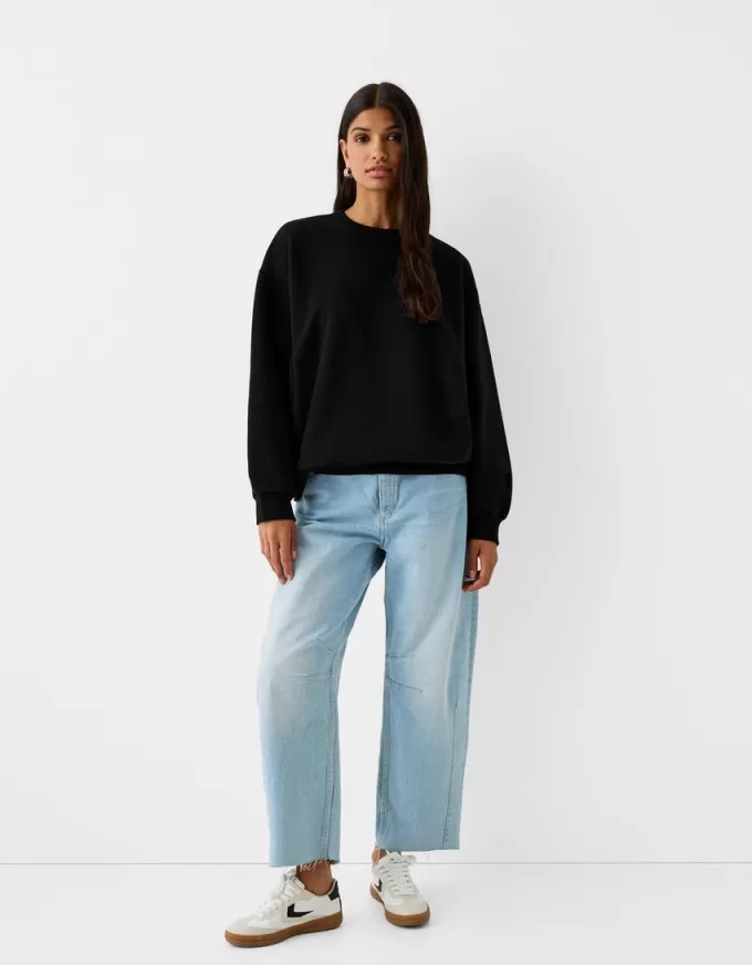 Oversize sweatshirt with side pockets Oversize sweatshirt with side pockets