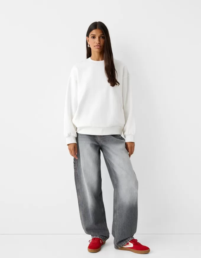Oversize sweatshirt with side pockets Oversize sweatshirt with side pockets