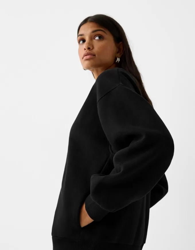 Oversize sweatshirt with side pockets Oversize sweatshirt with side pockets