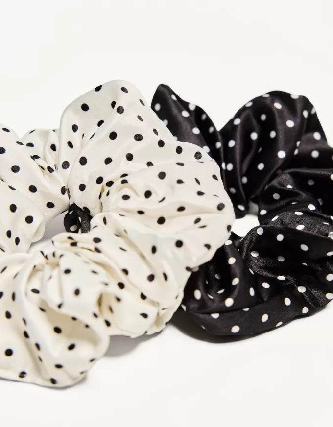 Pack of 2 scrunchies Pack of 2 scrunchies