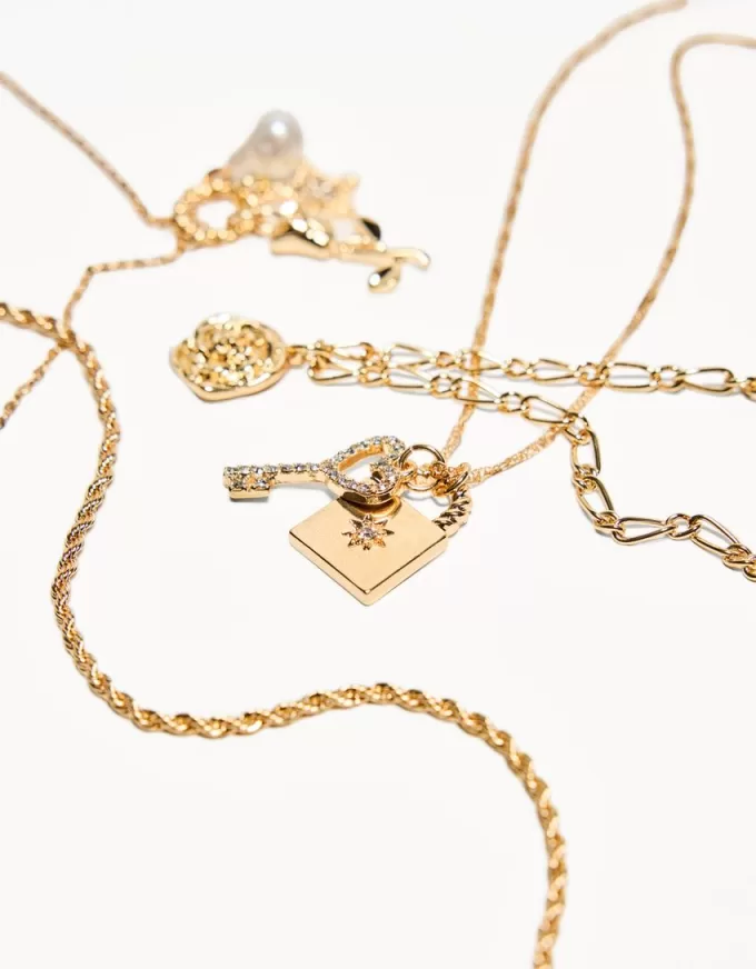 Pack of 4 pendant necklaces Pack of 4 pendant necklaces