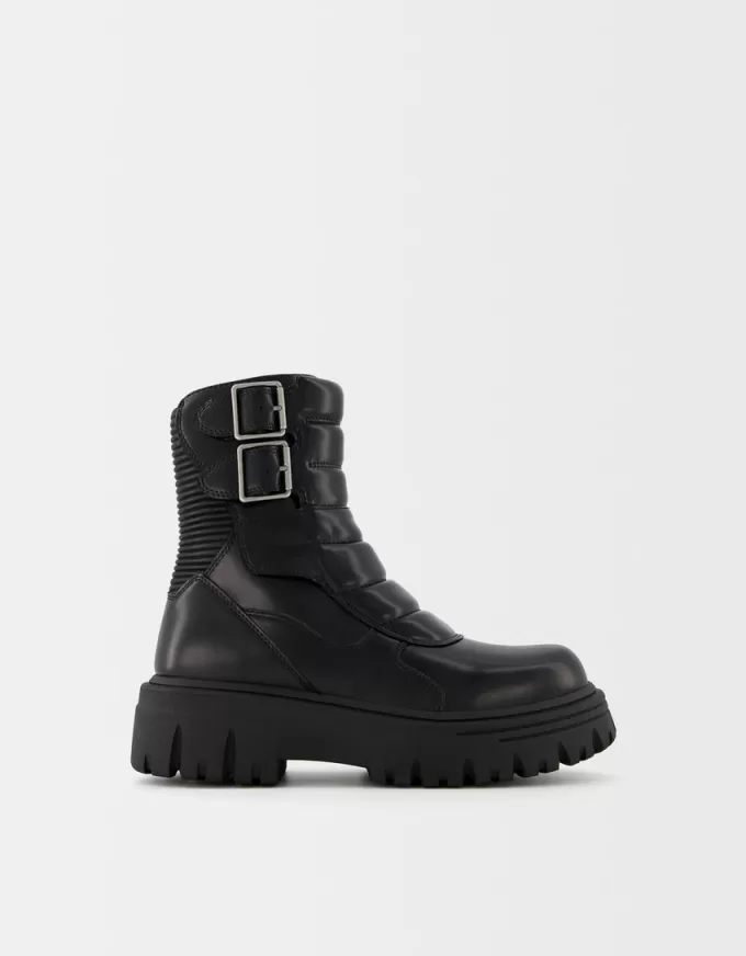 Platform ankle boots with buckles Platform ankle boots with buckles