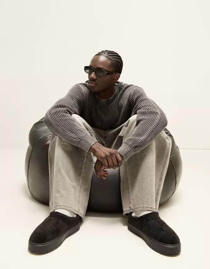 Platform clogs with faux fur lining Platform clogs with faux fur lining