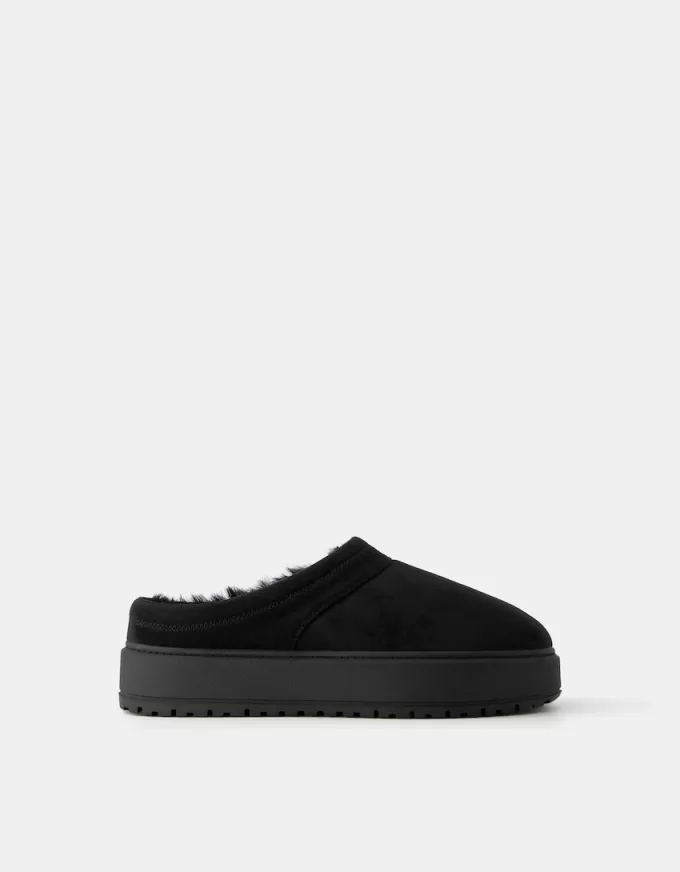 Platform clogs with faux fur lining Platform clogs with faux fur lining