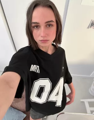 Printed short sleeve V-neck T-shirt