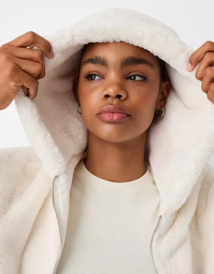 Quilted jacket with faux fur hood Quilted jacket with faux fur hood