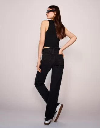Relaxed fit high-rise mom jeans