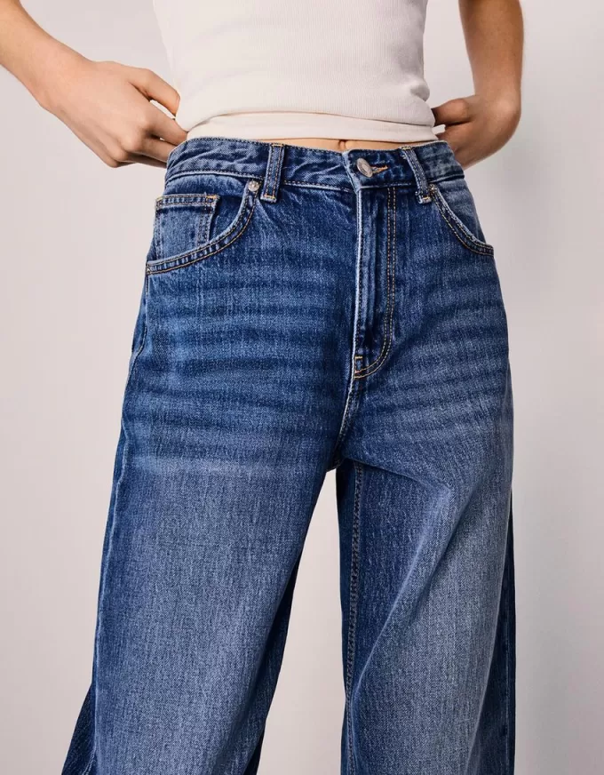 Relaxed fit high-rise mom jeans Relaxed fit high-rise mom jeans