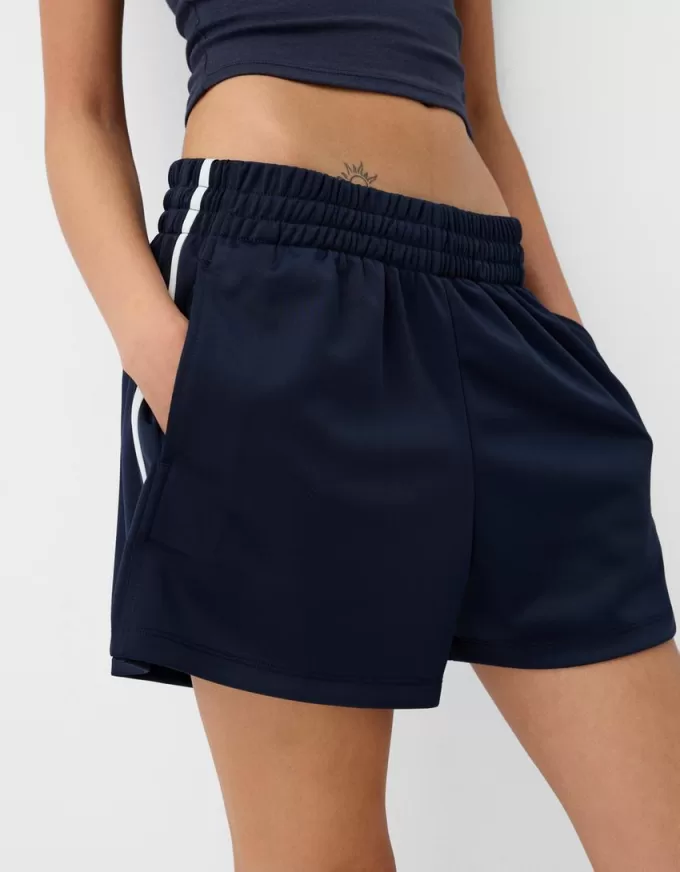 Retro shorts with side stripe