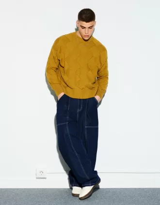 Retro soccer sneakers with tongue