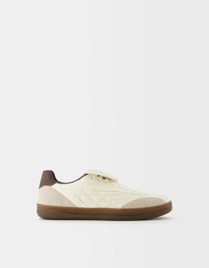 Retro soccer sneakers with tongue Retro soccer sneakers with tongue