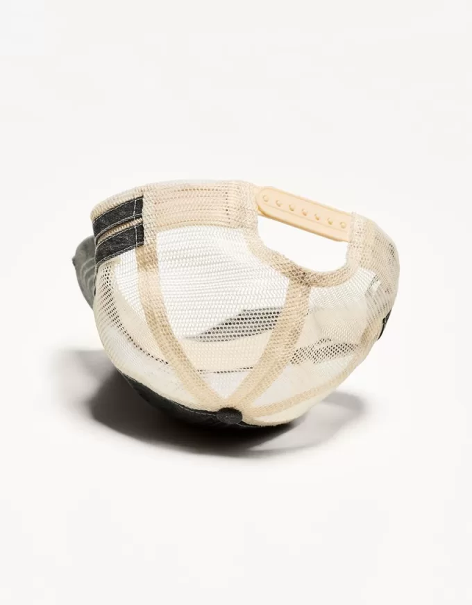 Ripped trucker cap Ripped trucker cap