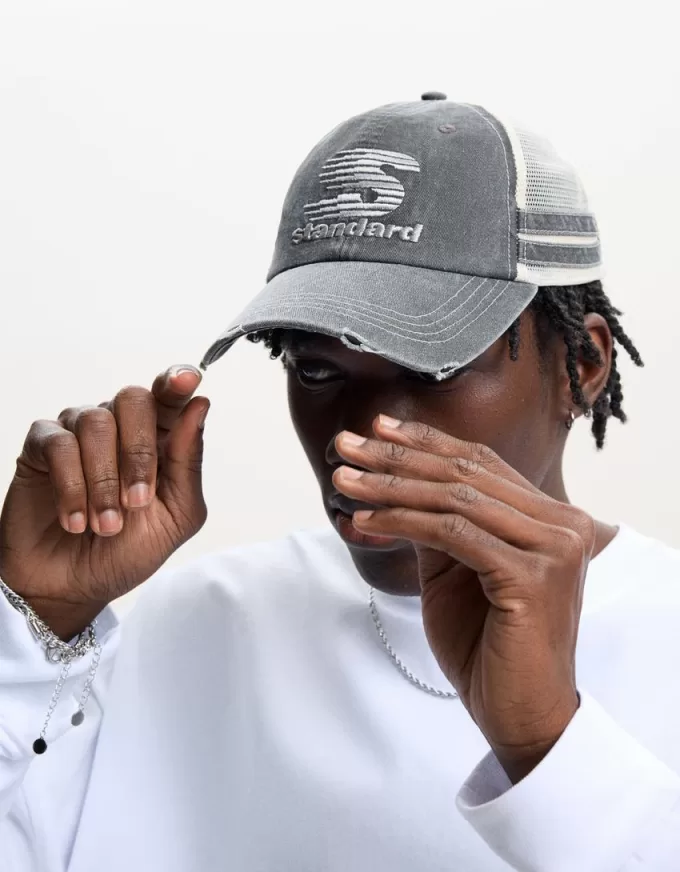 Ripped trucker cap Ripped trucker cap