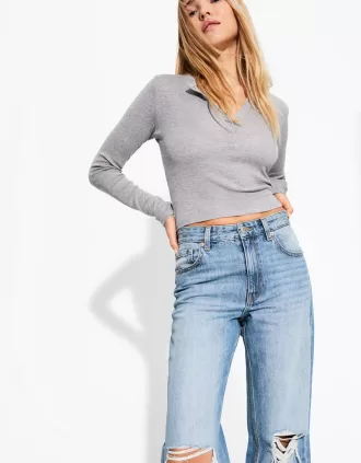 Ripped wide-leg ’90s jeans