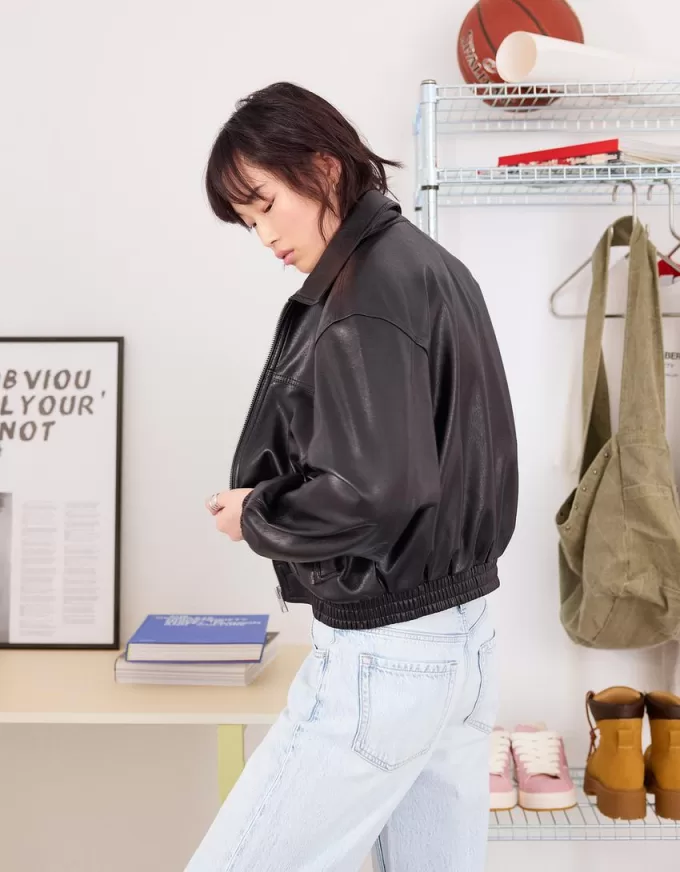 Ripped wide-leg ’90s jeans Ripped wide-leg ’90s jeans