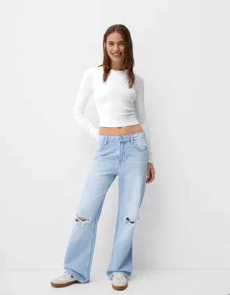 Ripped wide-leg ’90s jeans