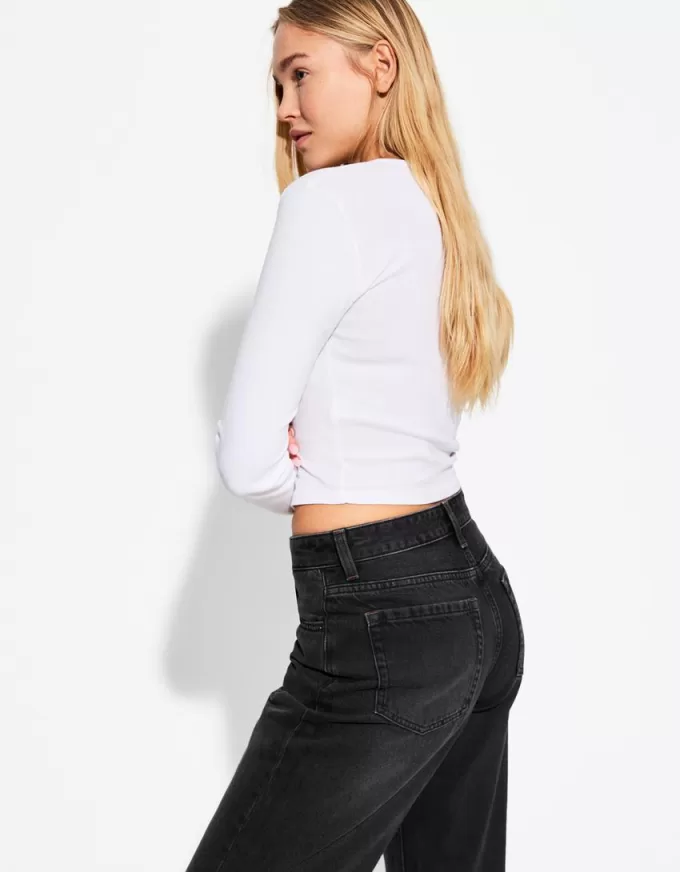 Ripped wide-leg ’90s jeans Ripped wide-leg ’90s jeans