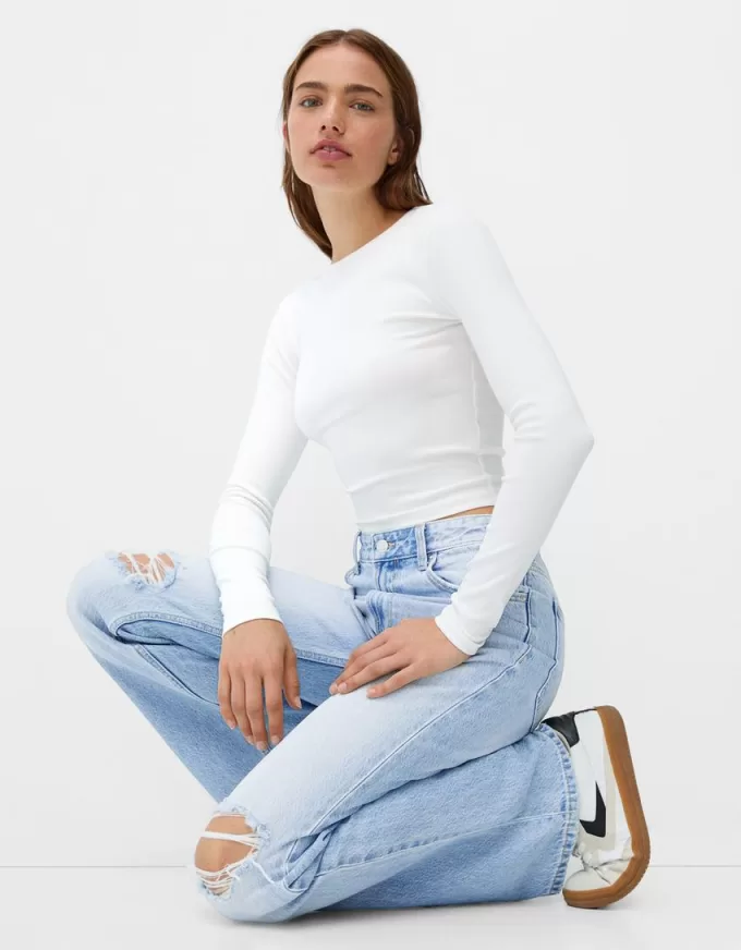 Ripped wide-leg ’90s jeans Ripped wide-leg ’90s jeans